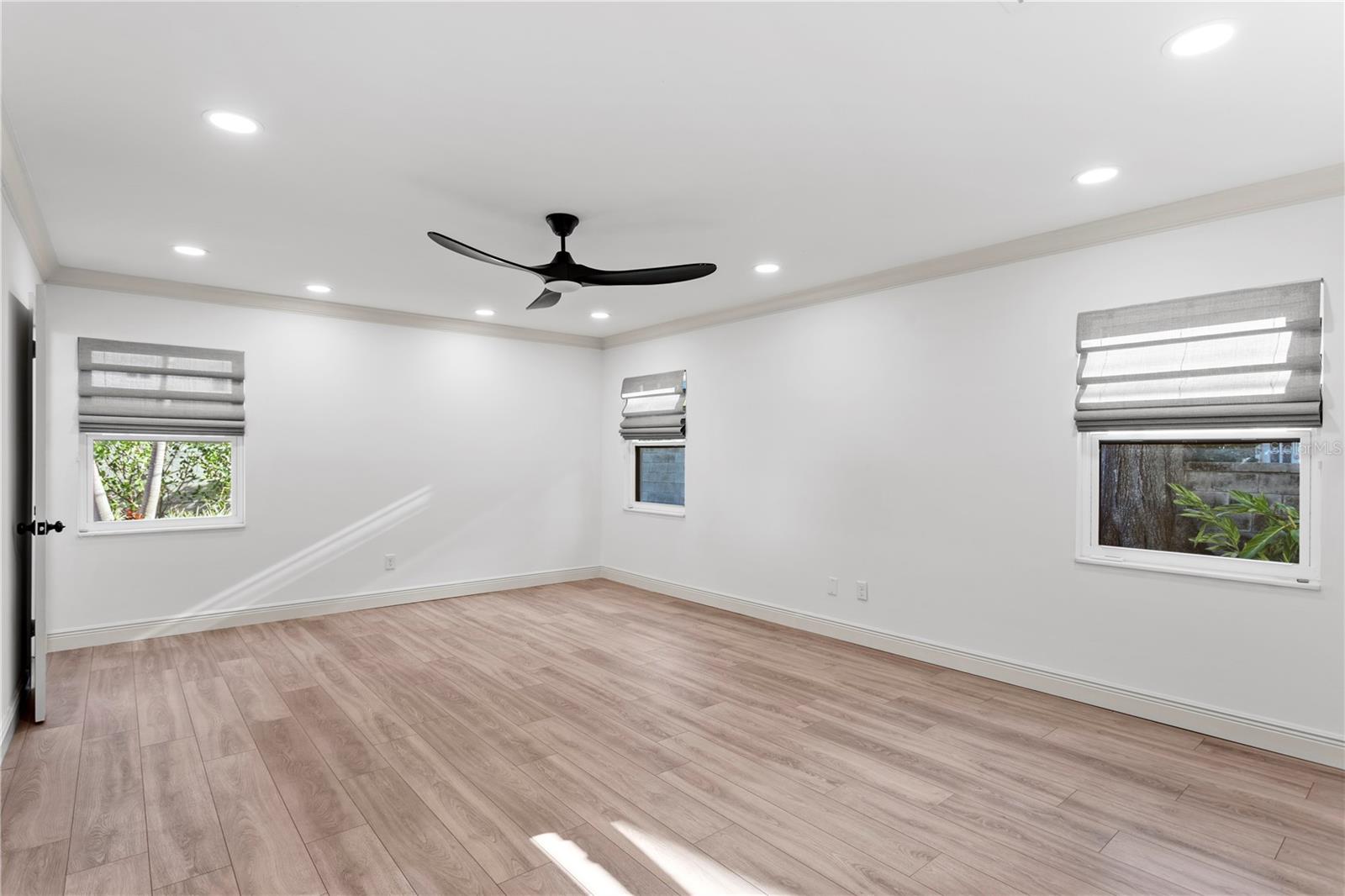 Image 21 of 43 For 4708 Neptune Street