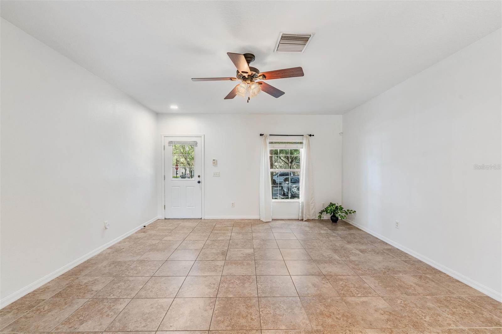 Image 5 of 22 For 15848 Fishhawk Falls Drive