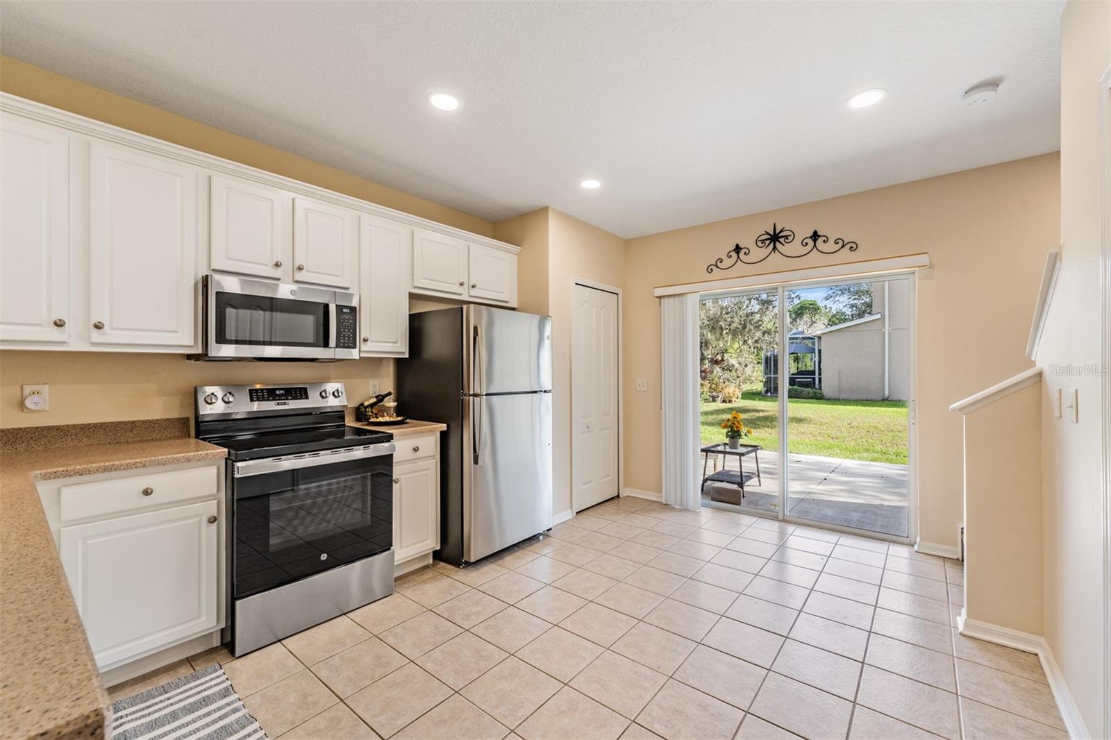 Image 6 of 22 For 15848 Fishhawk Falls Drive