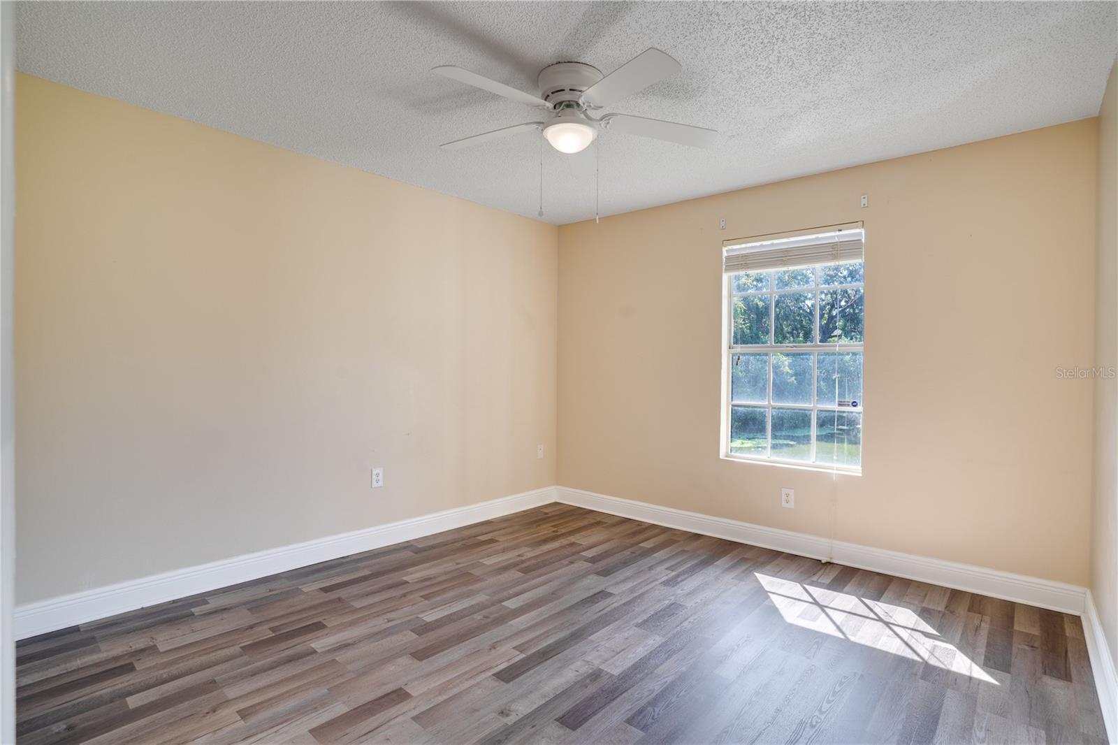 Image 14 of 33 For 806 Lake Haven Square 208