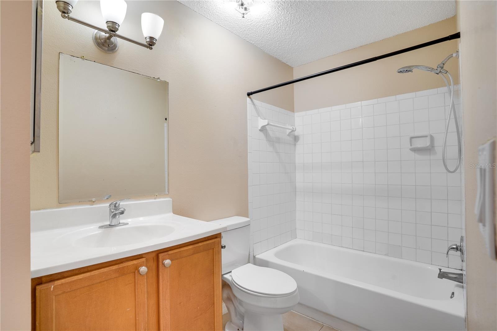 Image 17 of 33 For 806 Lake Haven Square 208