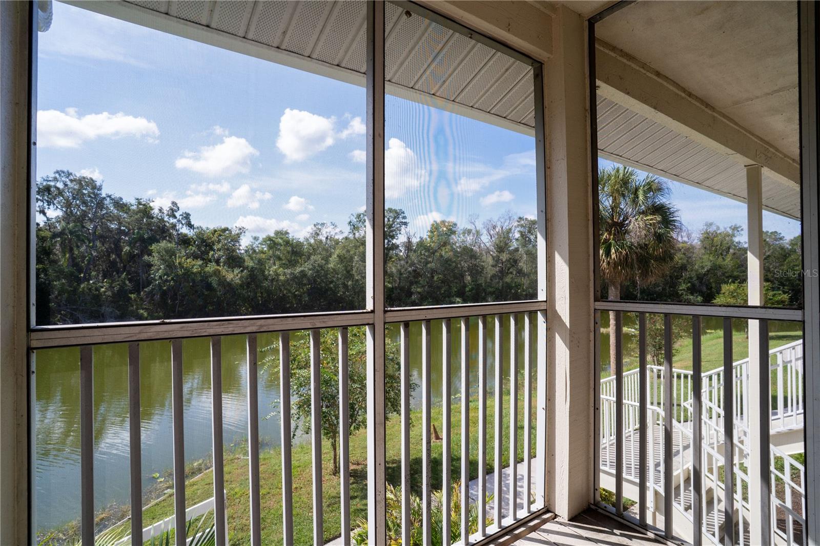 Image 20 of 33 For 806 Lake Haven Square 208