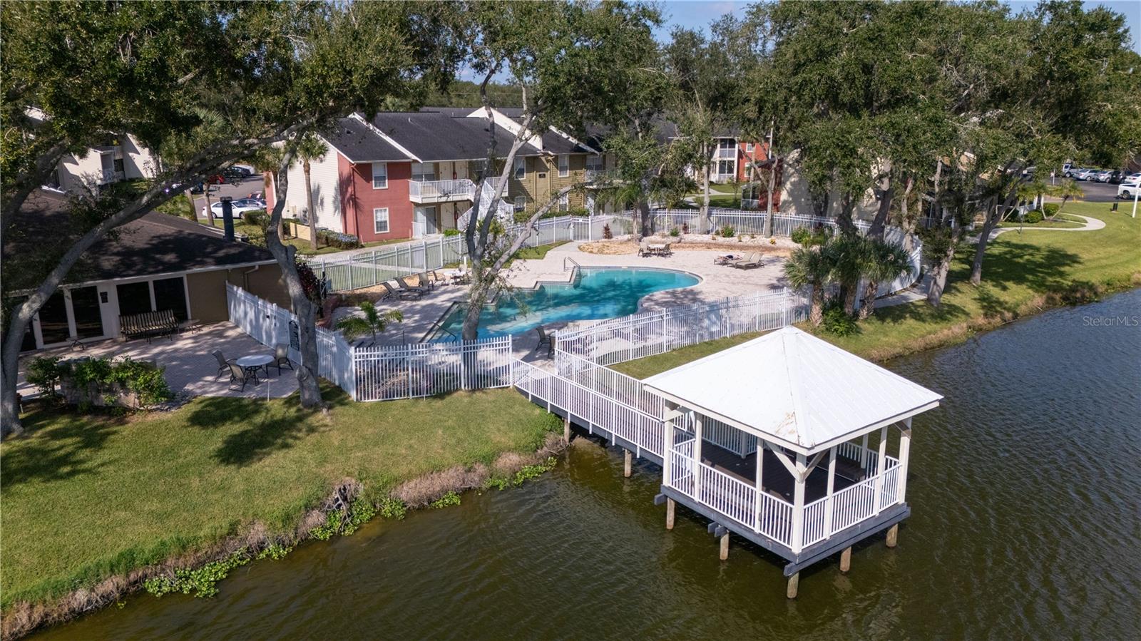 Image 25 of 33 For 806 Lake Haven Square 208