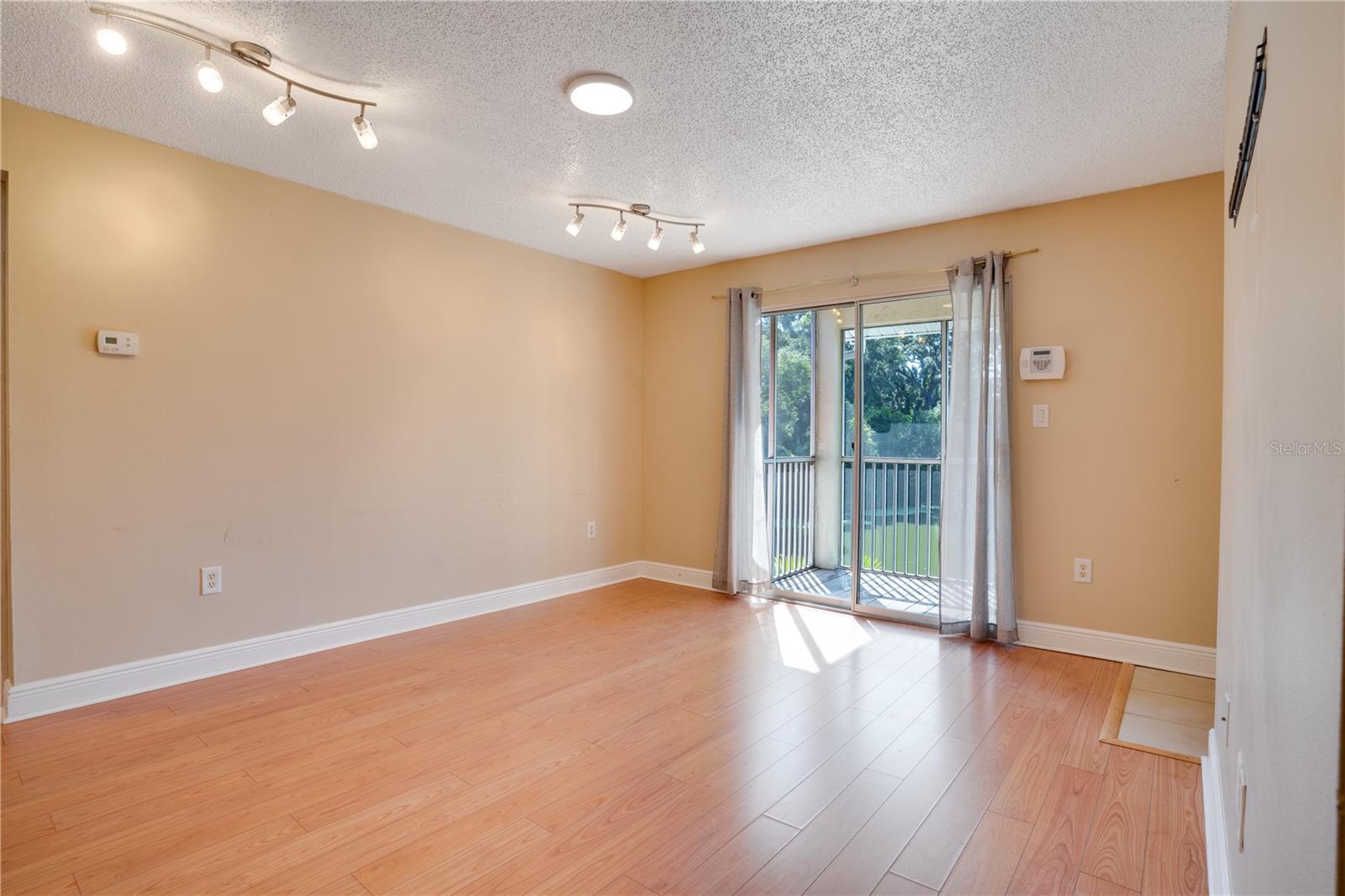 Image 6 of 33 For 806 Lake Haven Square 208