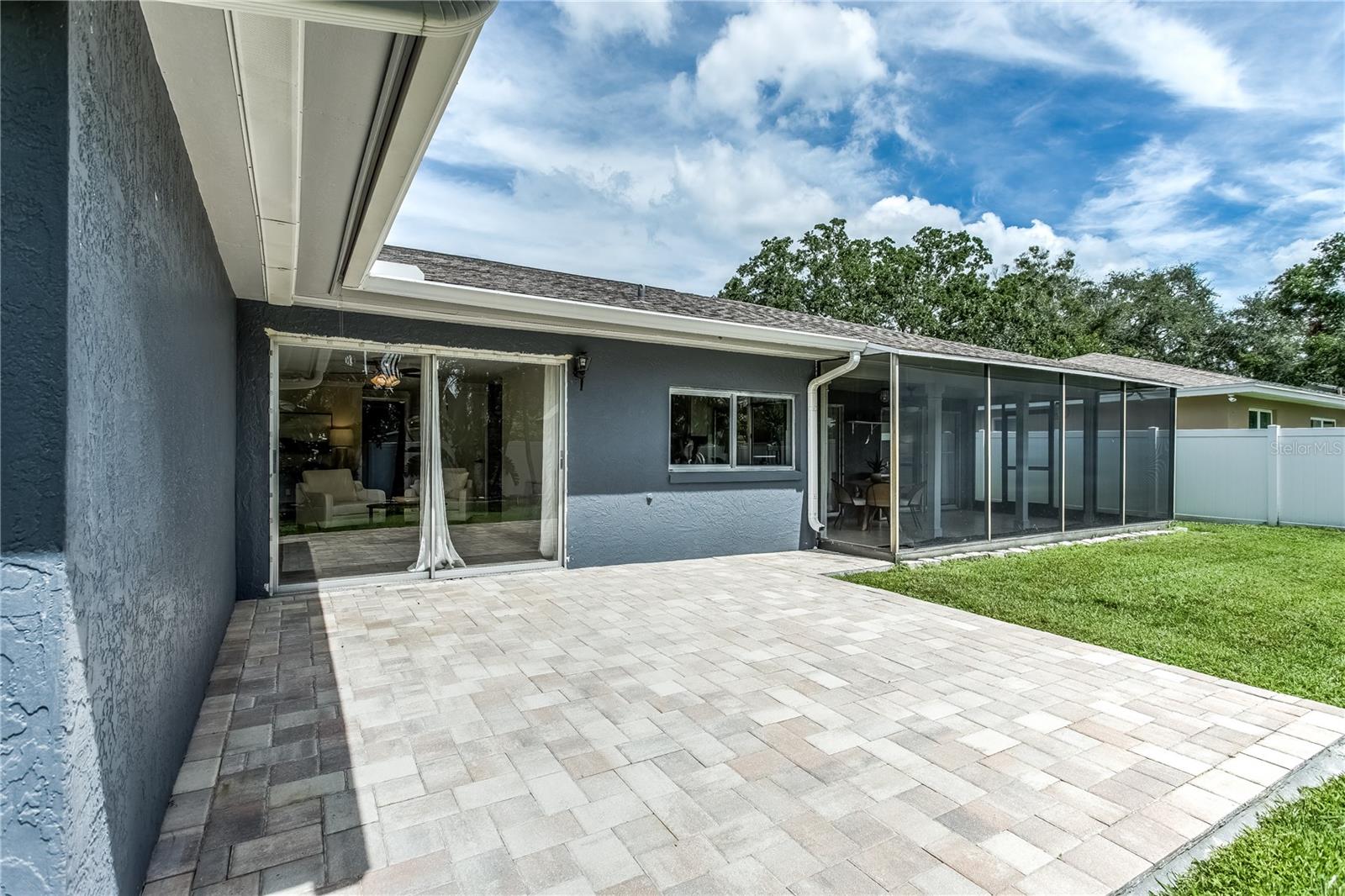 Image 21 of 27 For 1213 Royal Oak Drive S