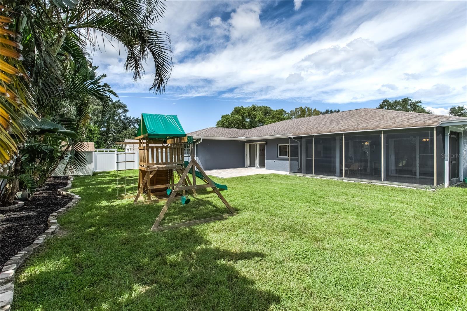 Image 23 of 27 For 1213 Royal Oak Drive S