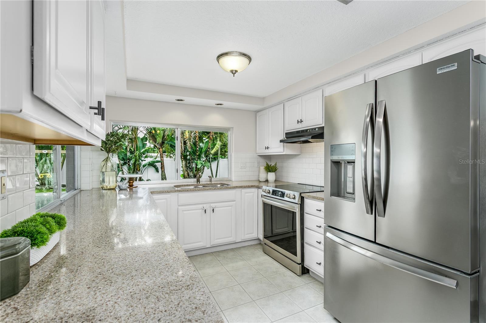 Image 6 of 27 For 1213 Royal Oak Drive S