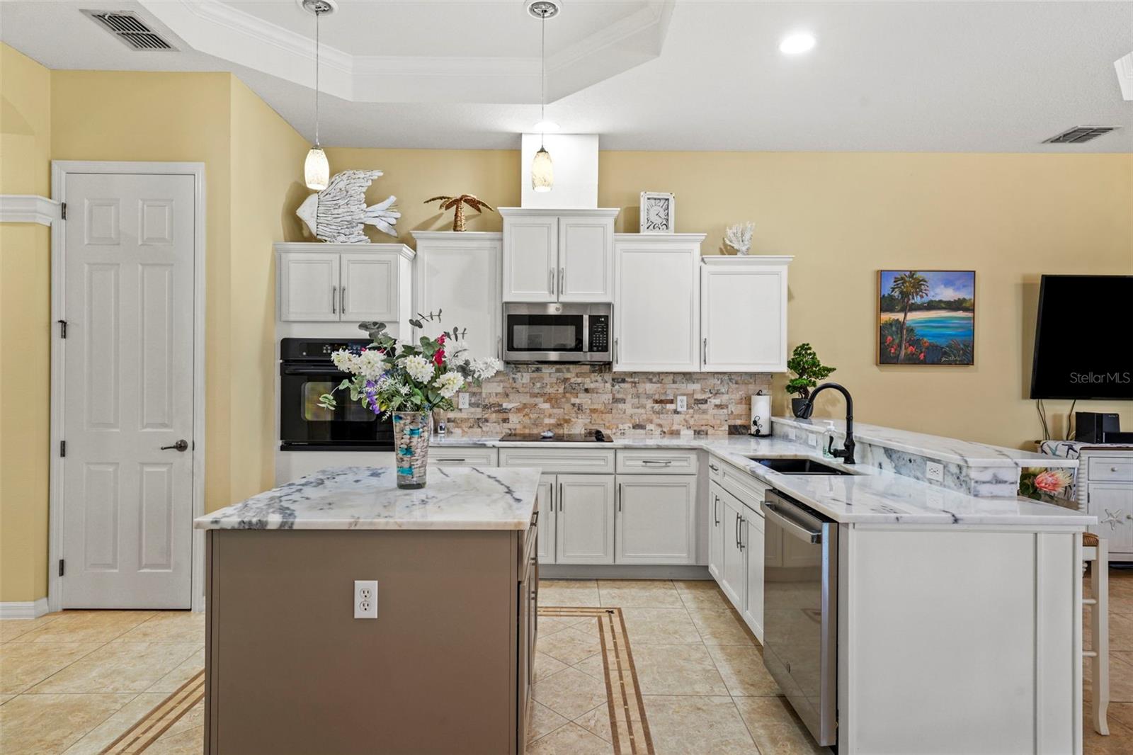 Image 21 of 100 For 12648 Lake Jovita Boulevard