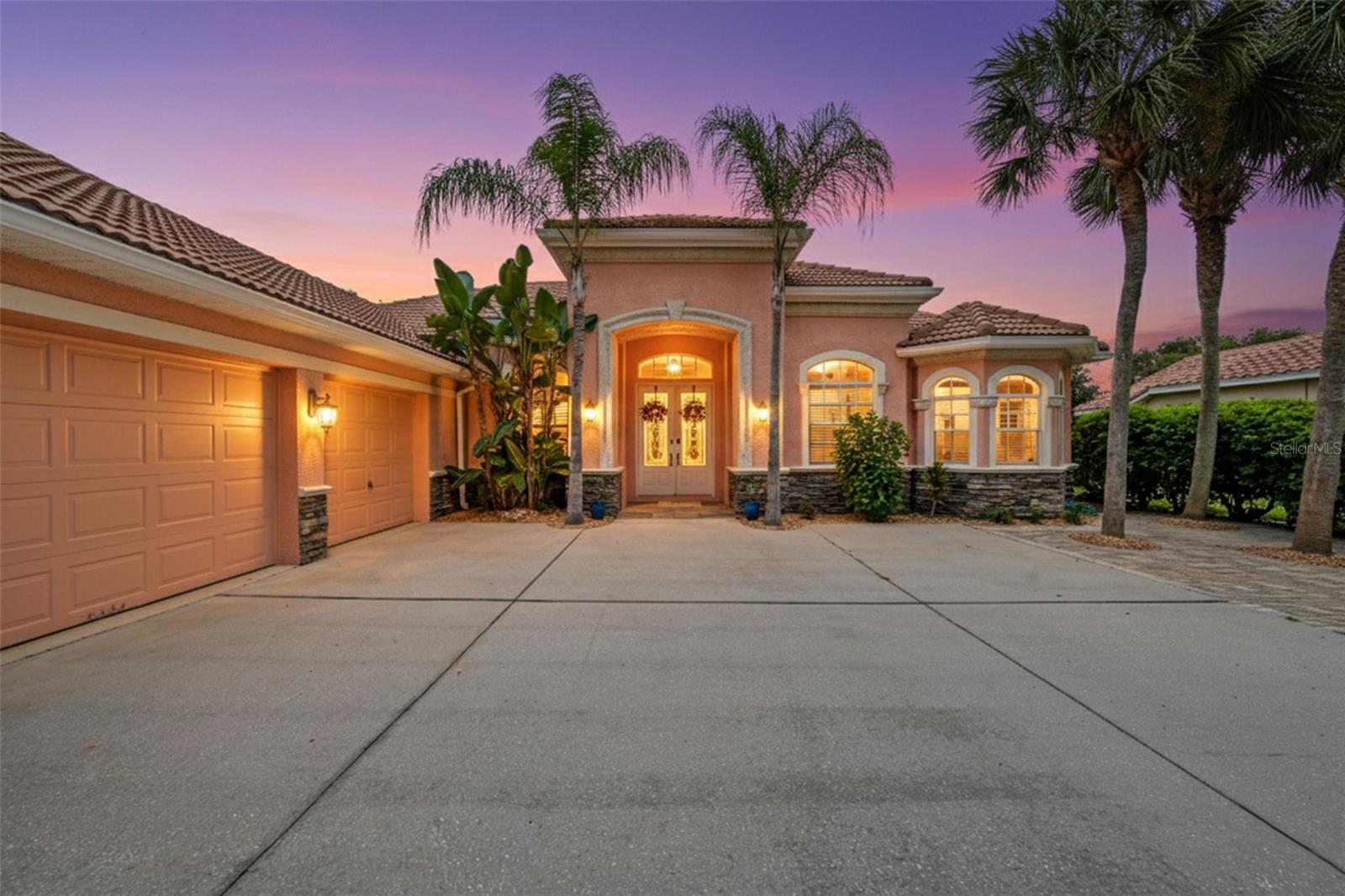 Image 8 of 100 For 12648 Lake Jovita Boulevard