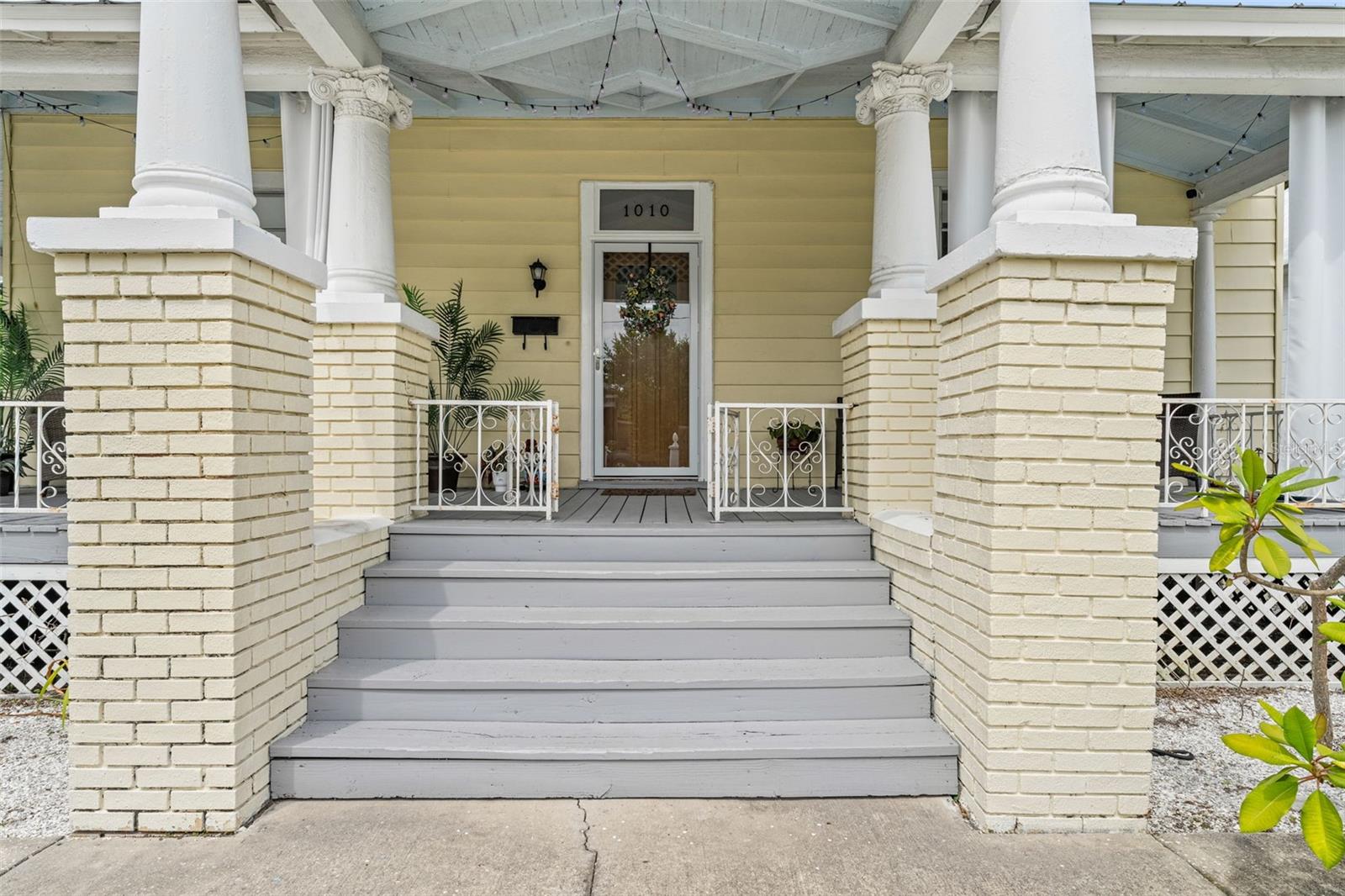 Image 3 of 75 For 1010 Columbus Drive