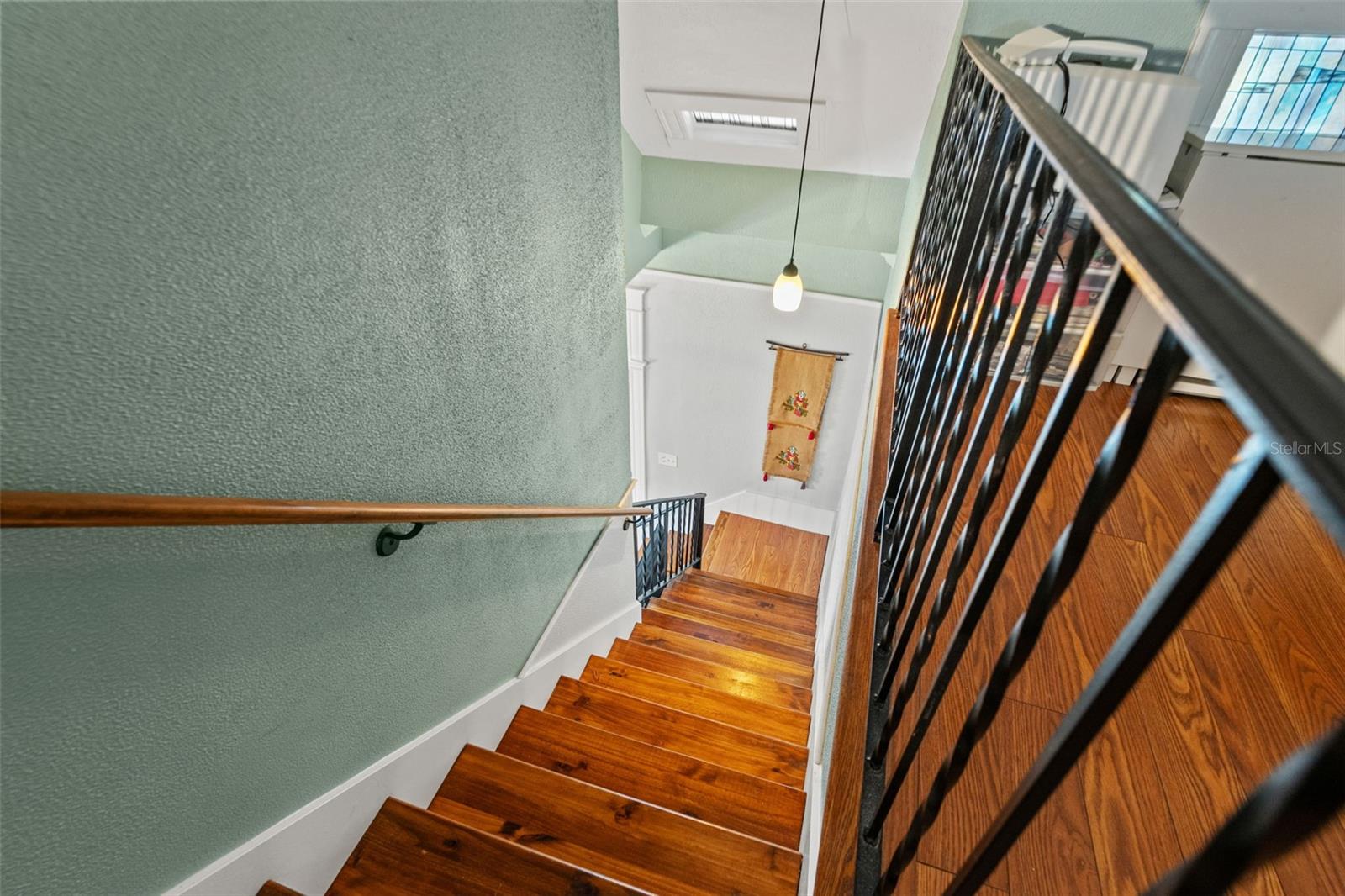 Image 41 of 75 For 1010 Columbus Drive