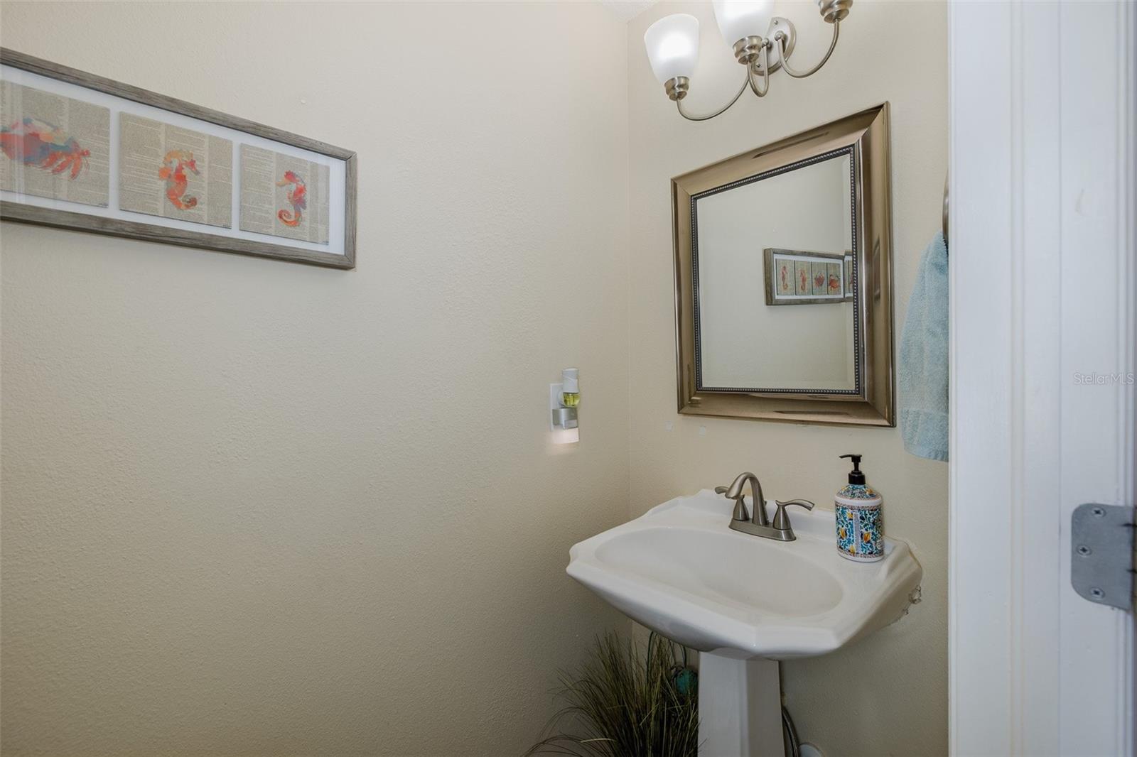 Image 36 of 83 For 4335 Sanddollar Court
