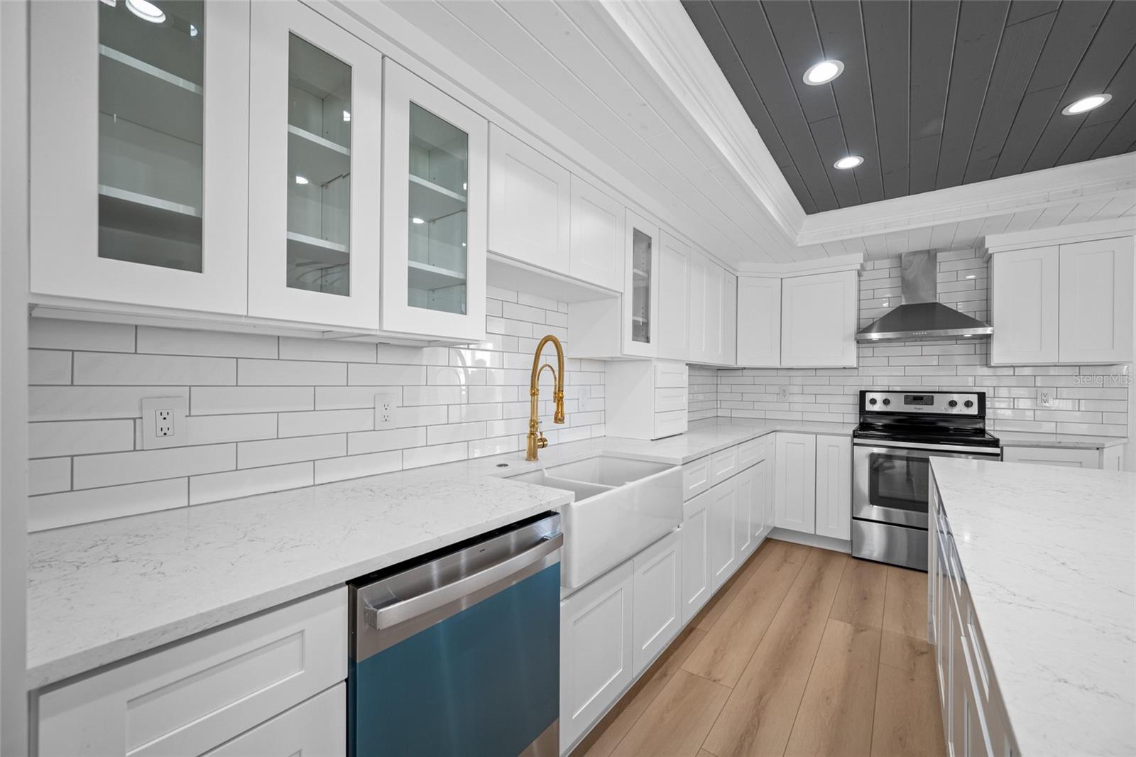 Image 18 of 88 For 9410 Tara Cay Court 15