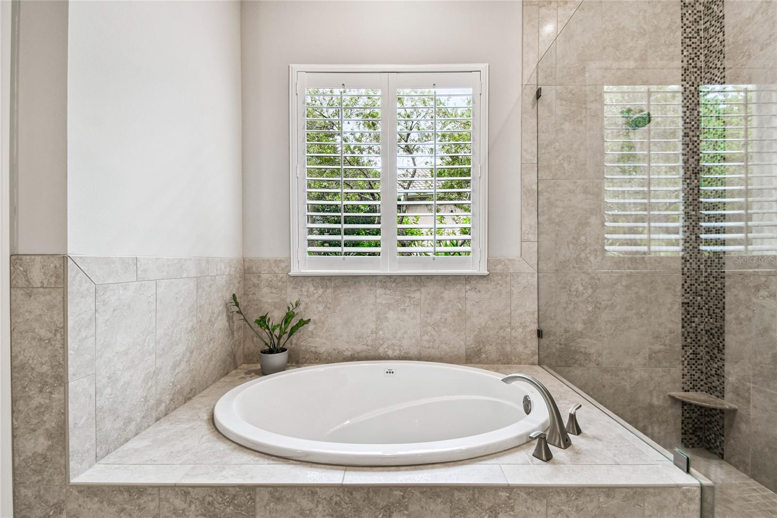 Image 36 of 100 For 1925 Floresta View Drive