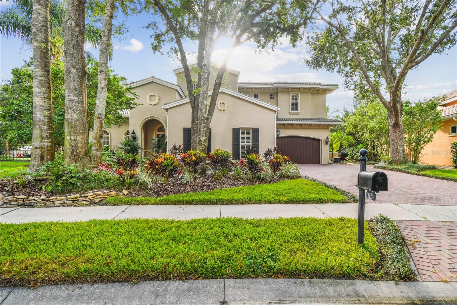 Image 5 of 100 For 1925 Floresta View Drive