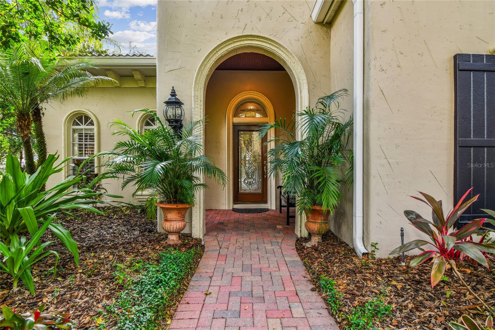 Image 7 of 100 For 1925 Floresta View Drive