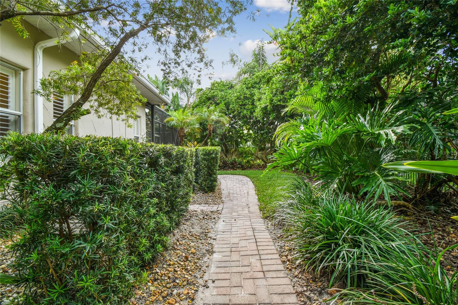 Image 87 of 100 For 1925 Floresta View Drive