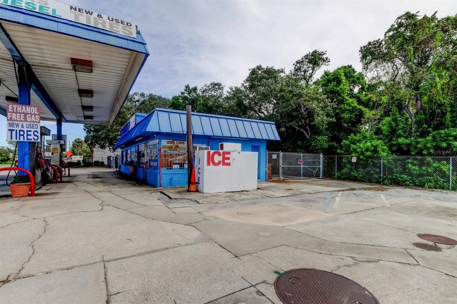 Image 2 of 53 For 1941 Pinellas Avenue