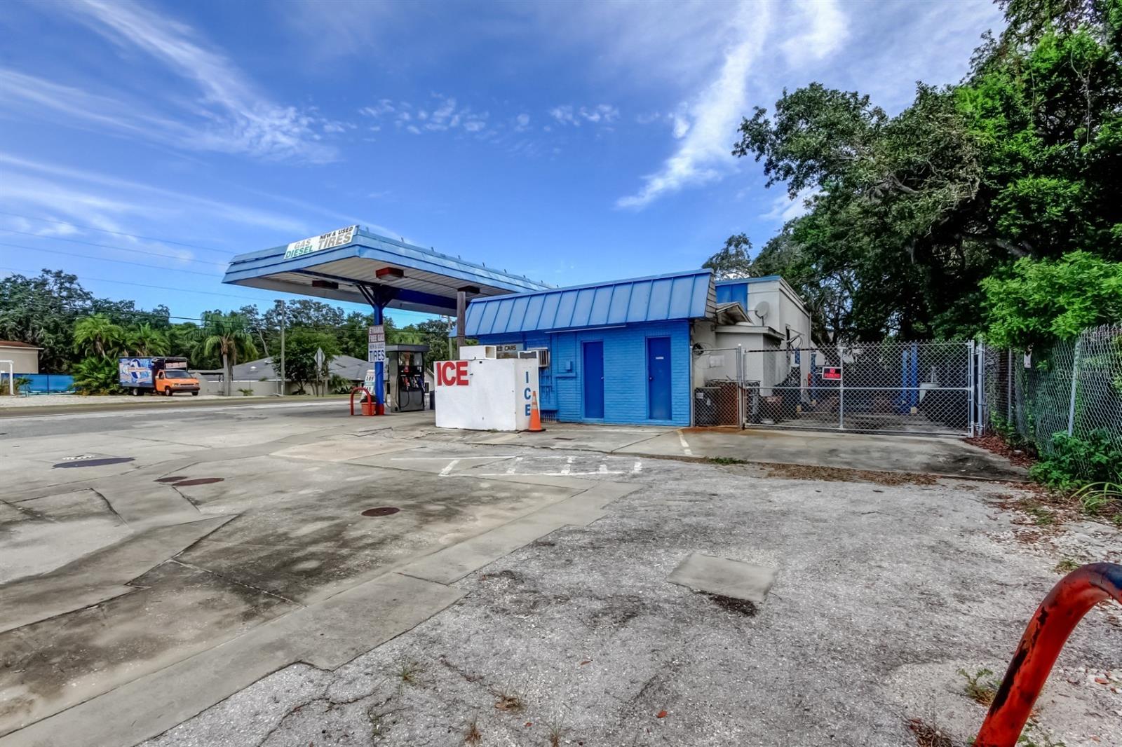 Image 3 of 53 For 1941 Pinellas Avenue