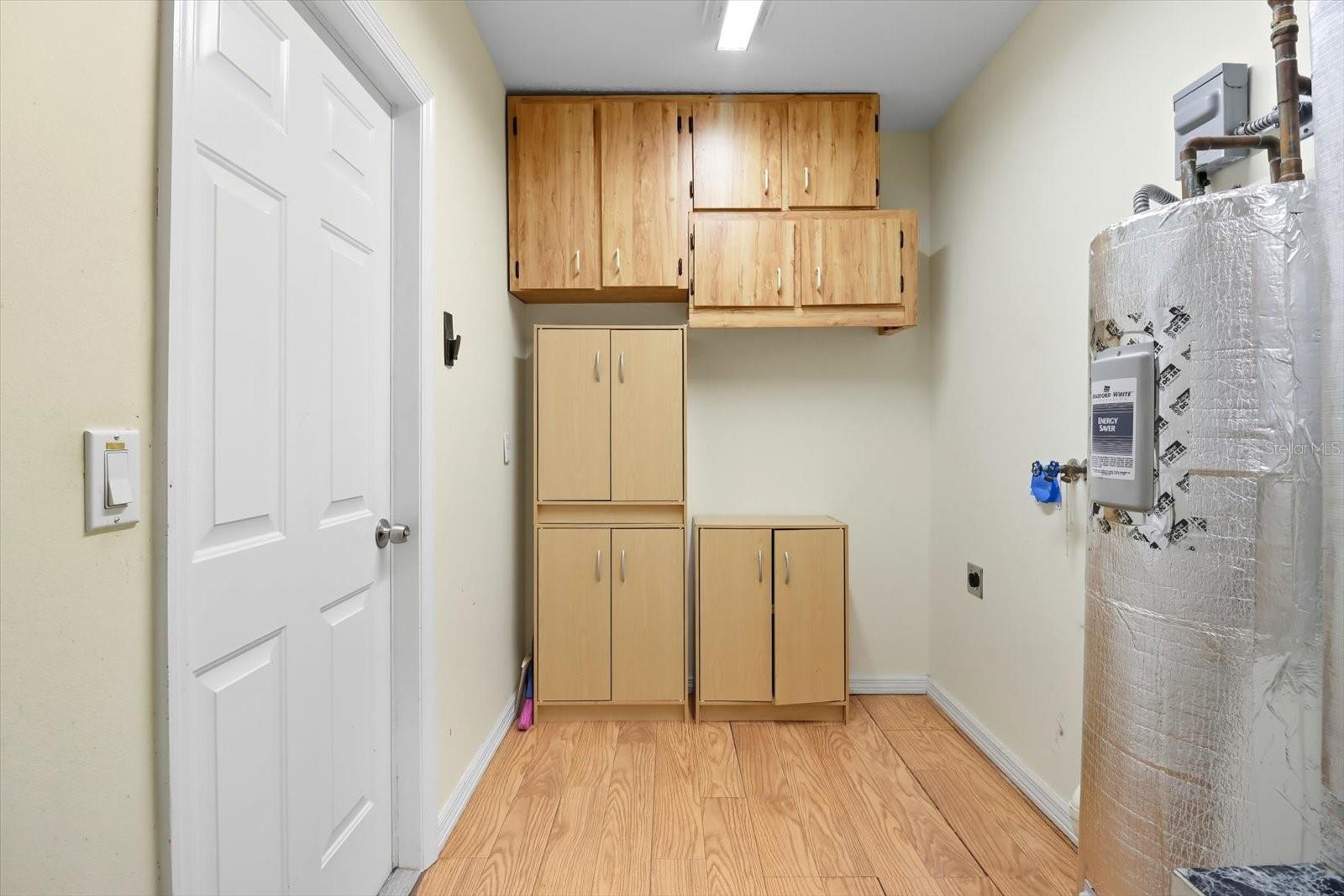 Image 13 of 30 For 3900 Bay Avenue 572