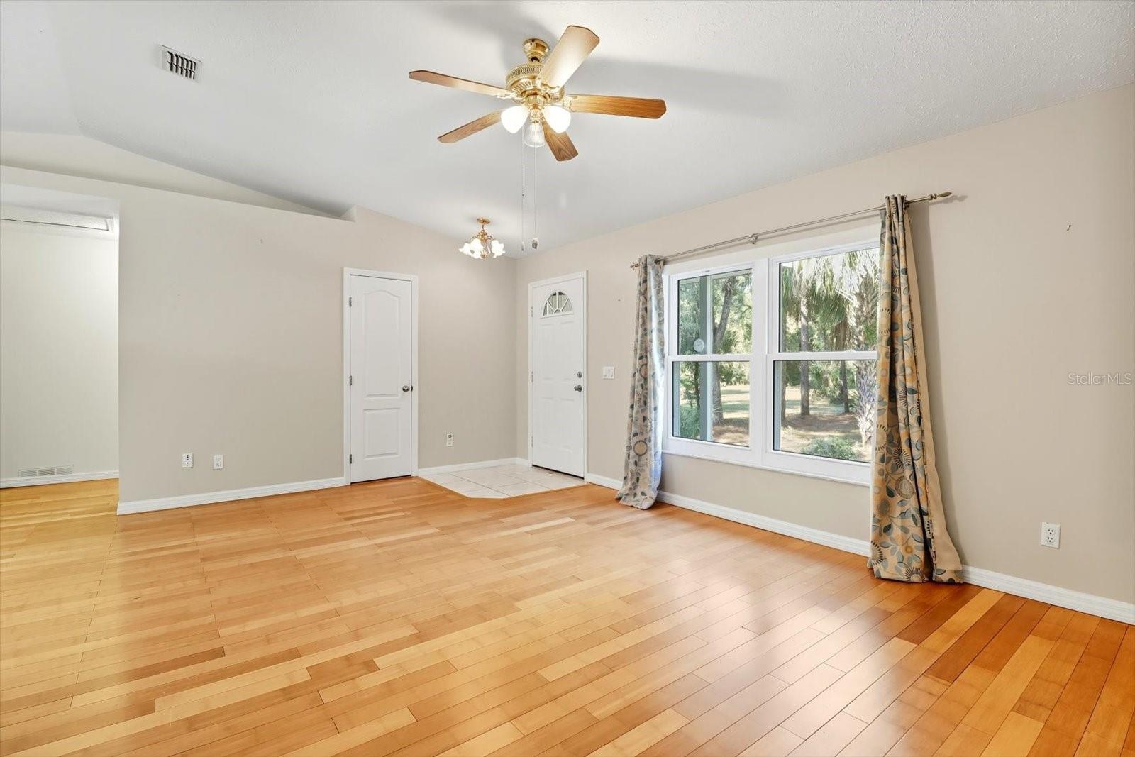Image 26 of 30 For 3900 Bay Avenue 572