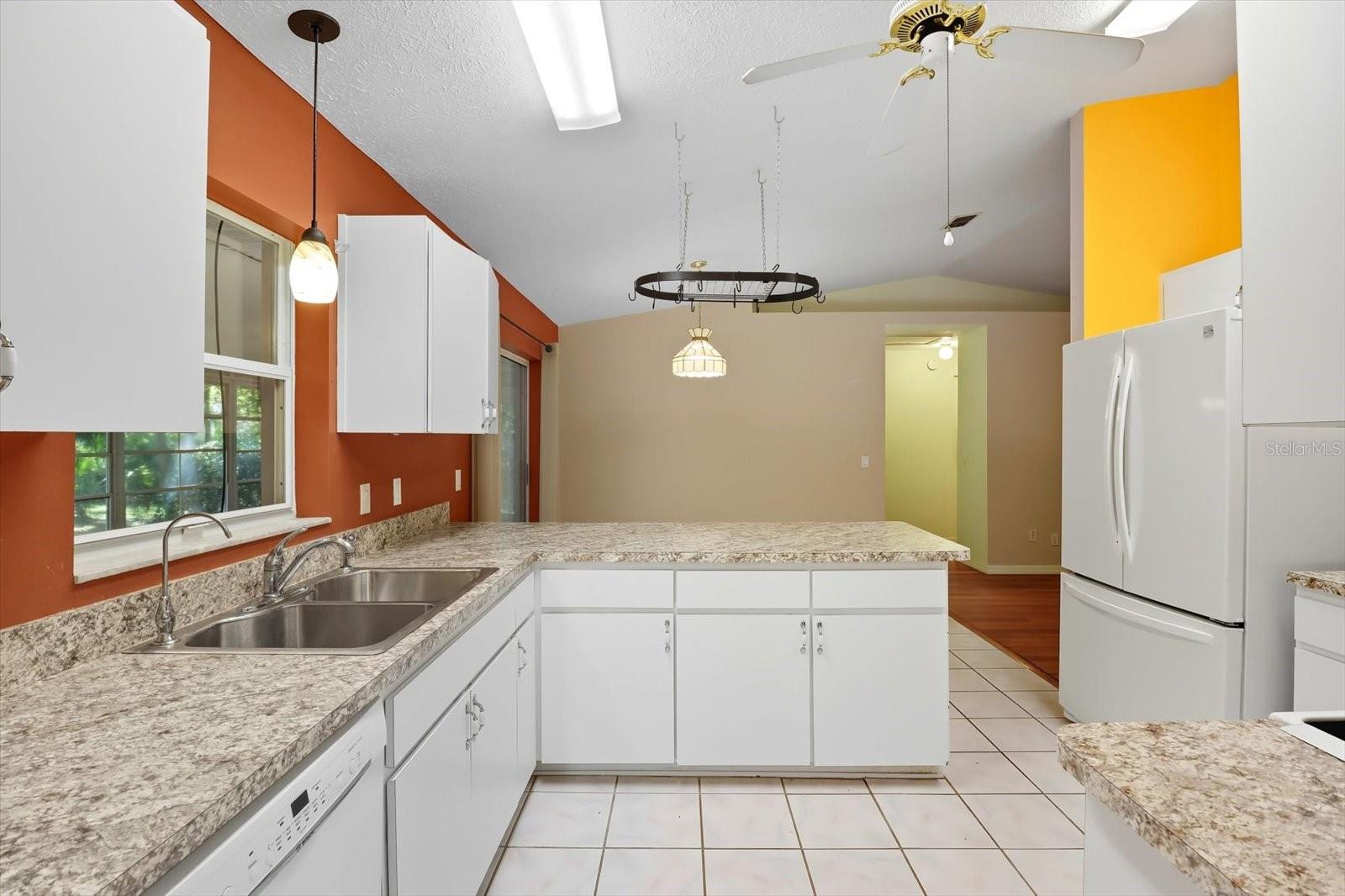 Image 3 of 30 For 3900 Bay Avenue 572