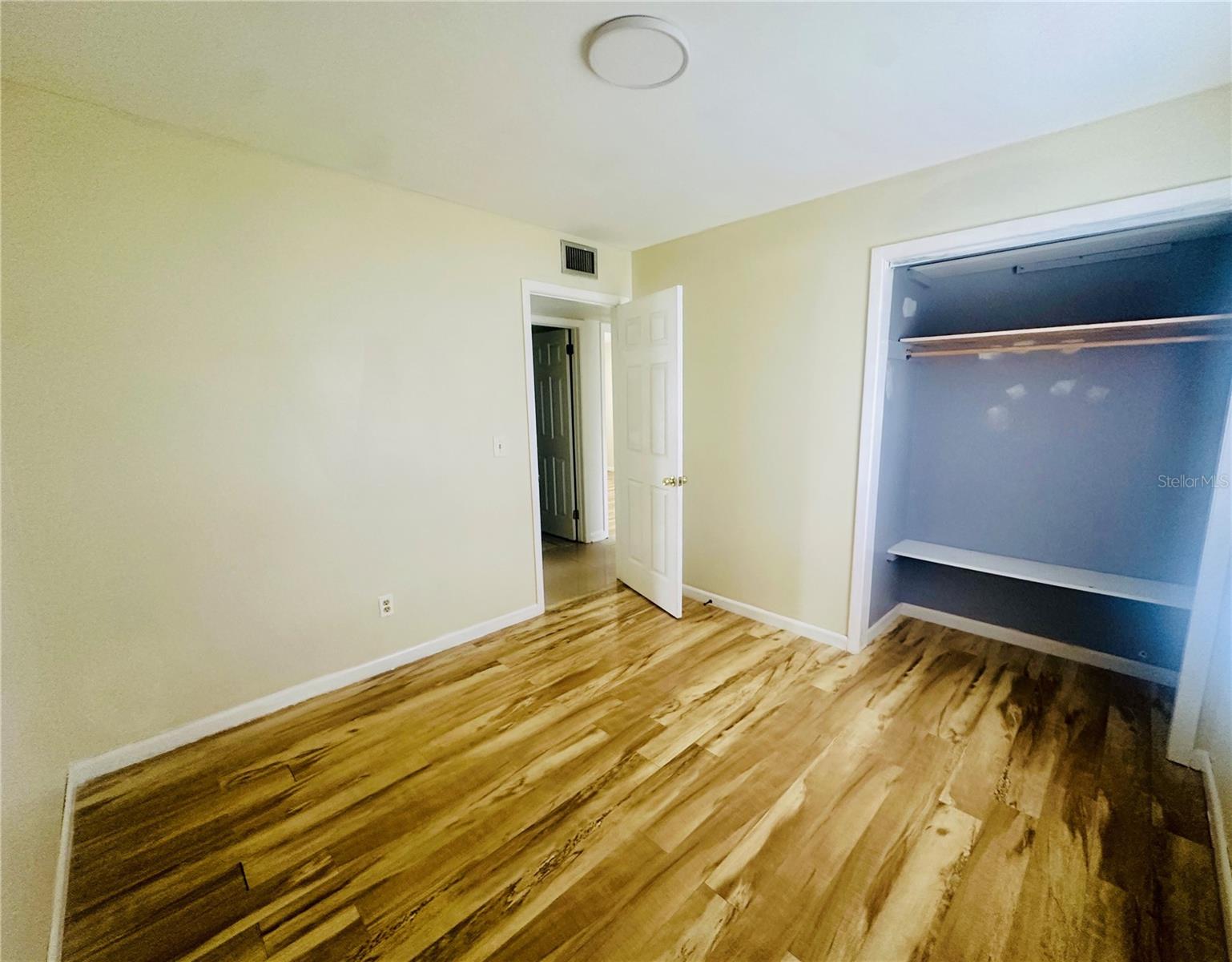 Image 7 of 29 For 7714 Hiawatha Street