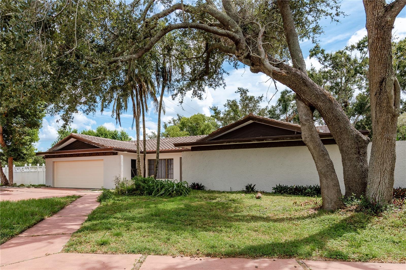 Listing Details for 1690 Curlew Road, DUNEDIN, FL 34698
