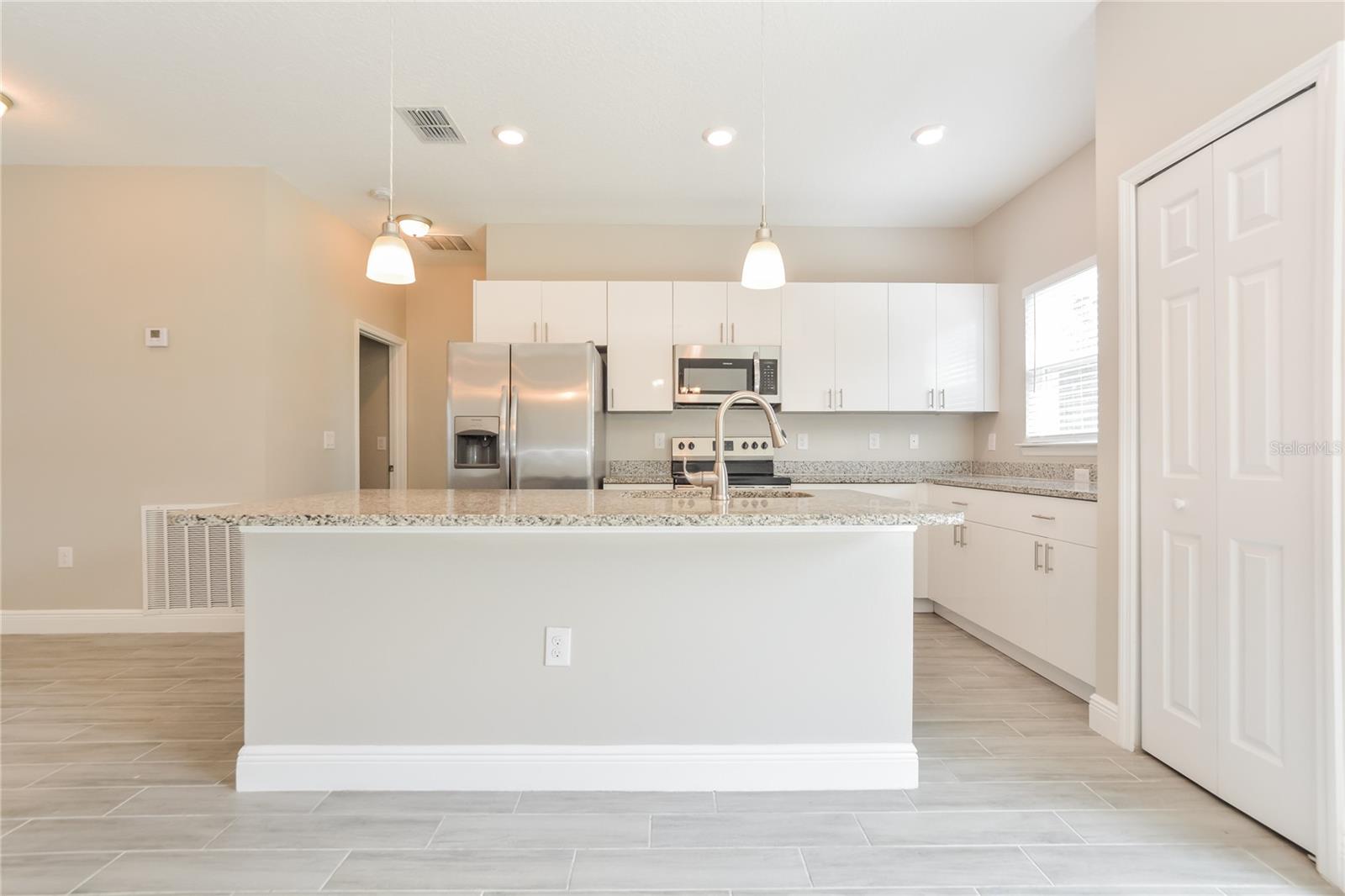 Image 4 of 15 For 347 Hibiscus Drive