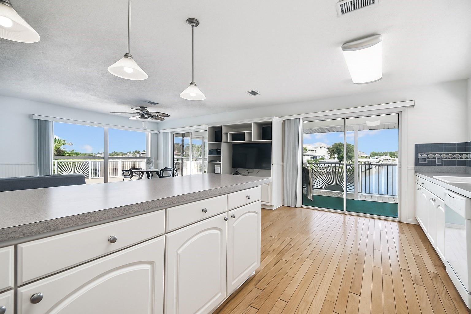 Image 12 of 65 For 9914 Alavista Drive
