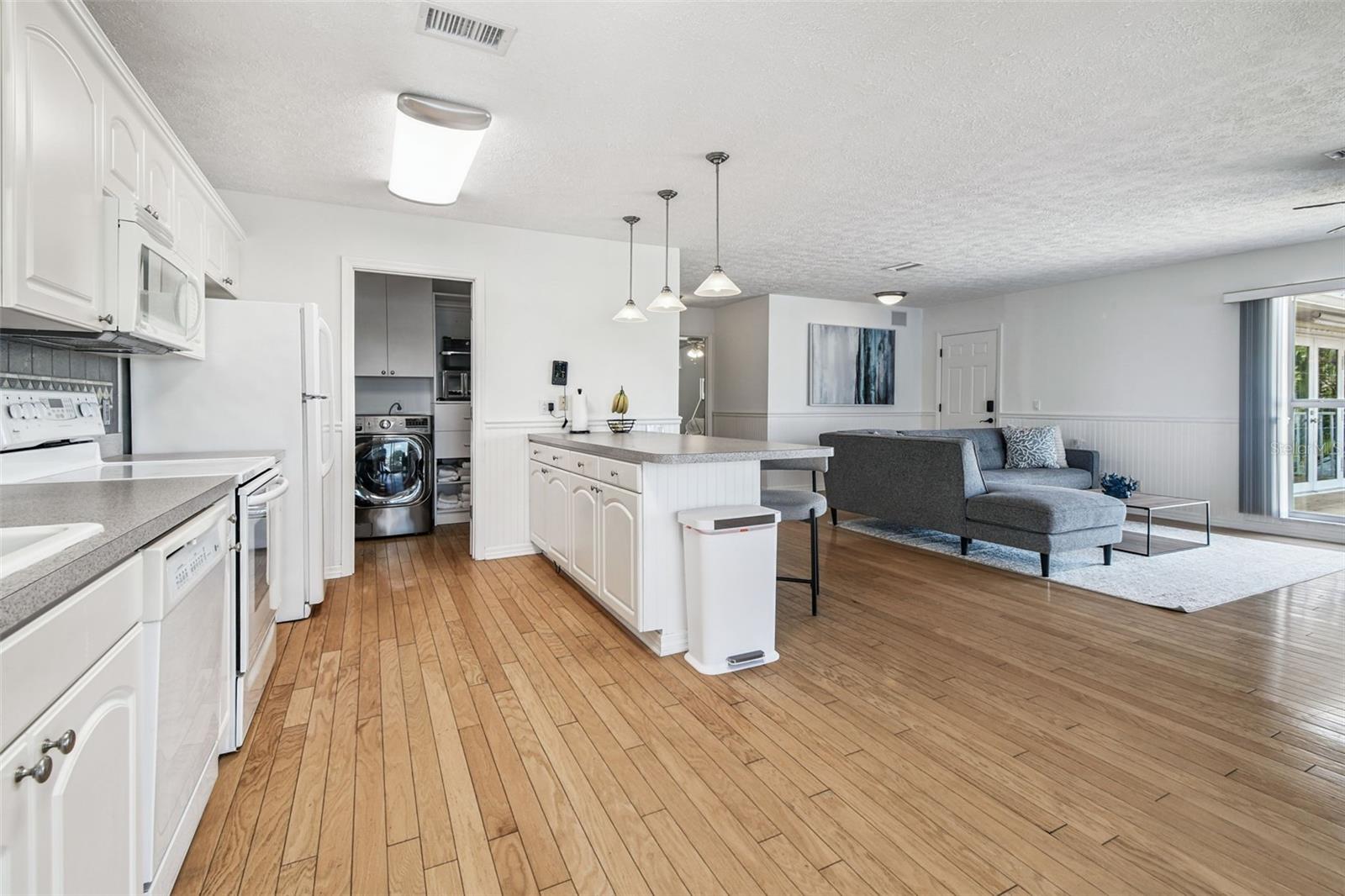 Image 14 of 65 For 9914 Alavista Drive