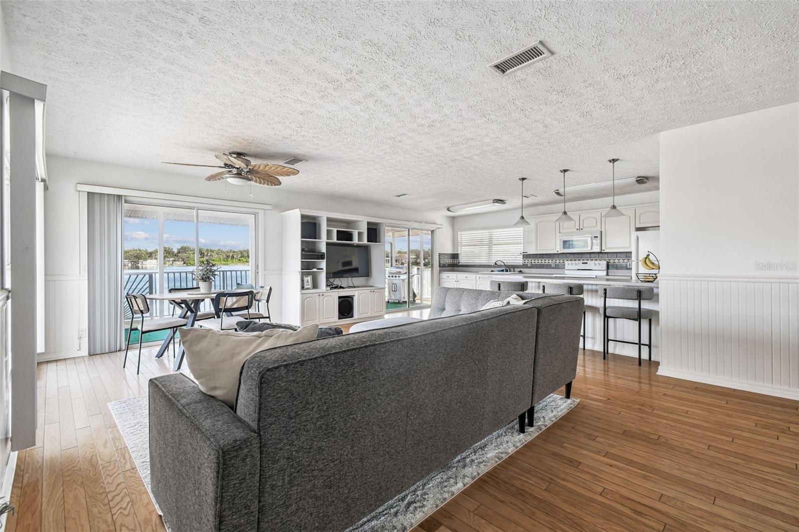 Image 8 of 65 For 9914 Alavista Drive