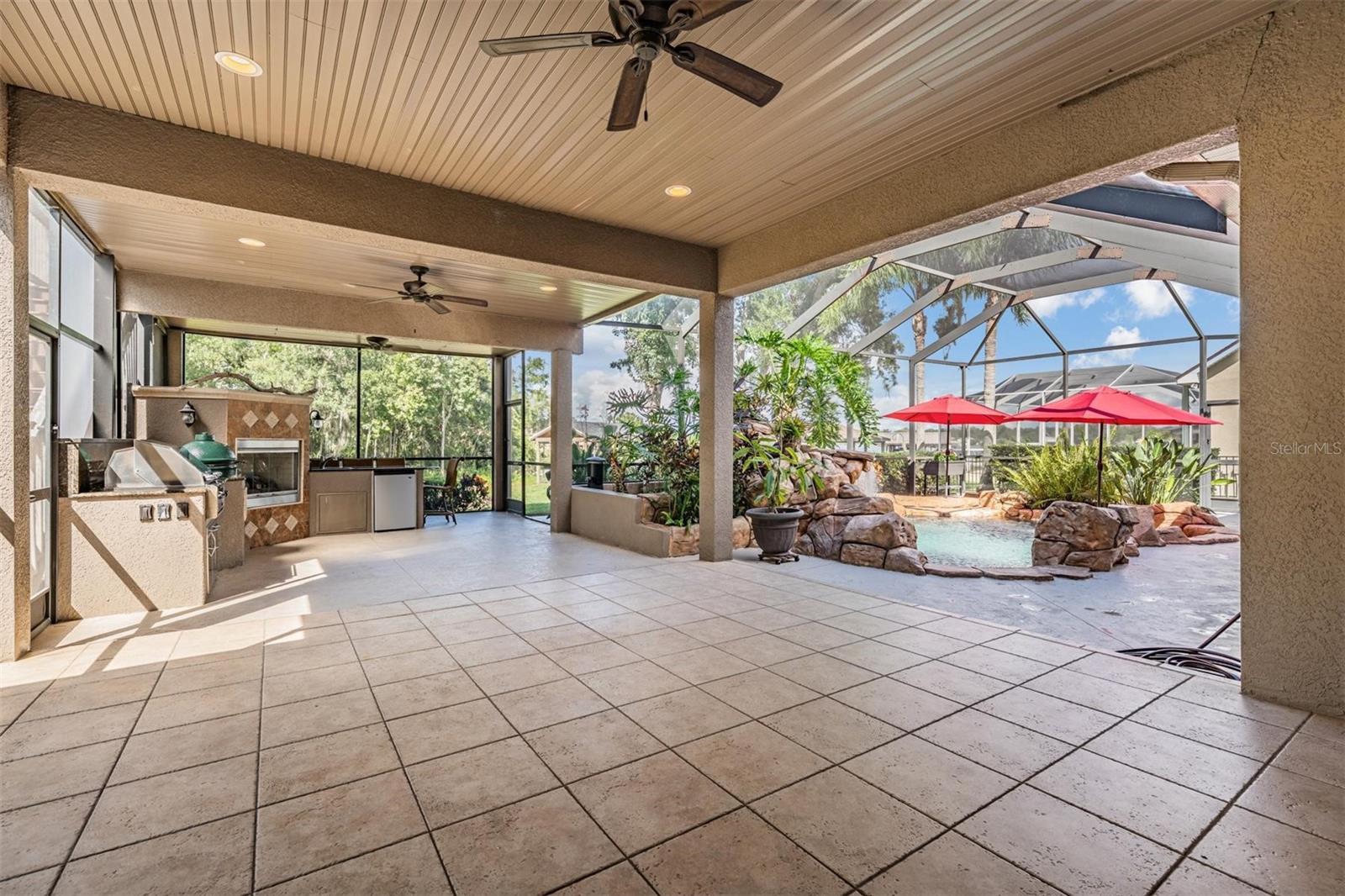 Listing photo id 8 for 22519 Southshore Drive