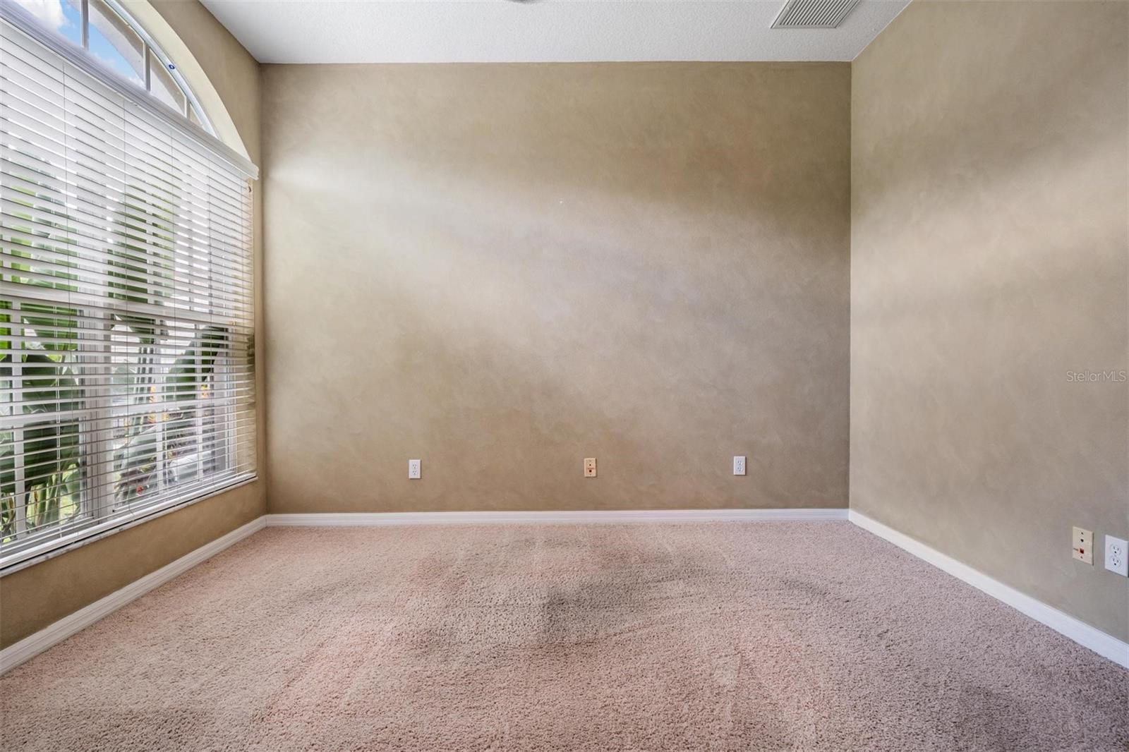 Listing photo id 17 for 22519 Southshore Drive