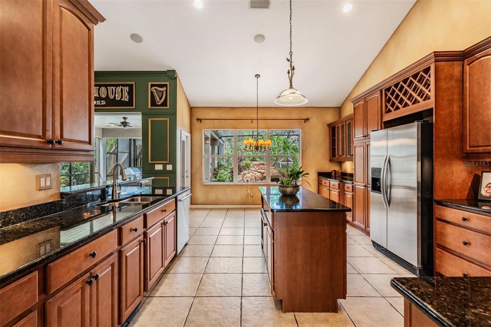 Listing photo id 18 for 22519 Southshore Drive