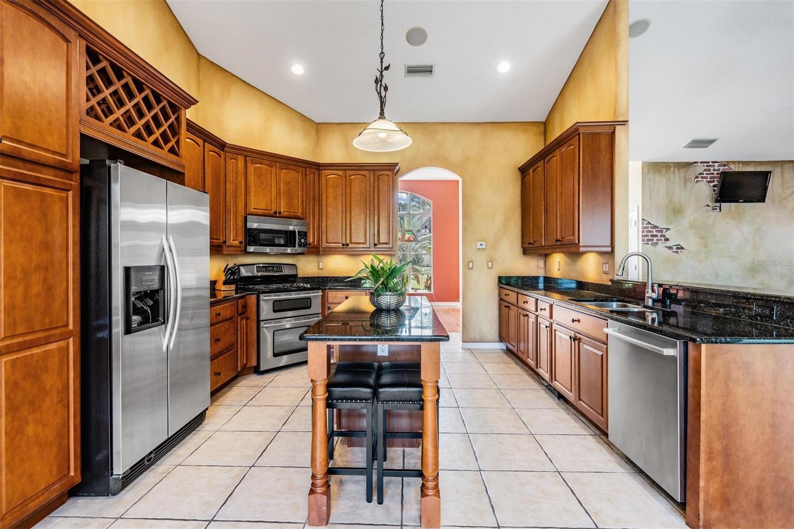 Listing photo id 21 for 22519 Southshore Drive
