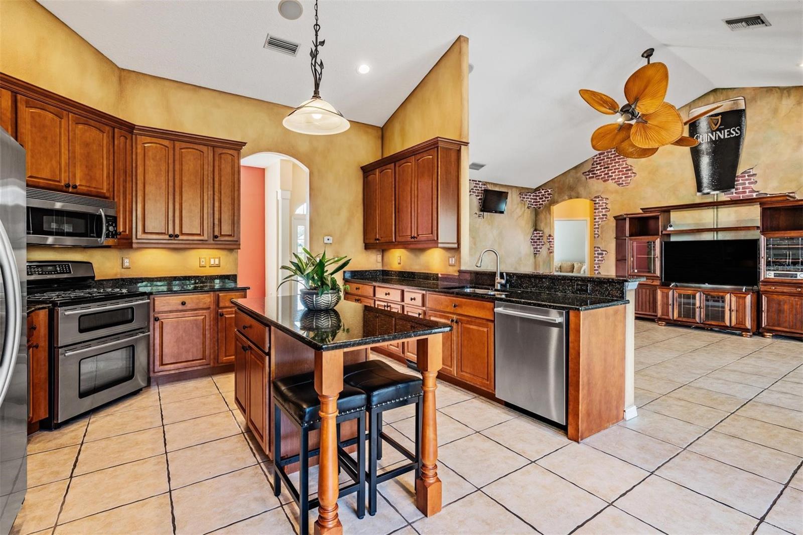 Listing photo id 22 for 22519 Southshore Drive