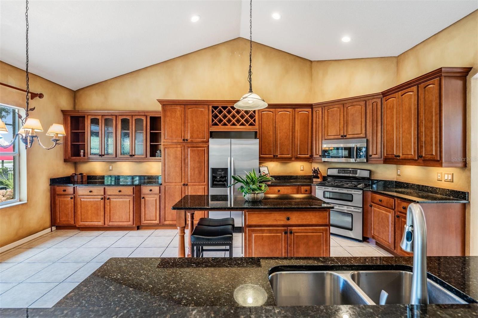 Listing photo id 25 for 22519 Southshore Drive