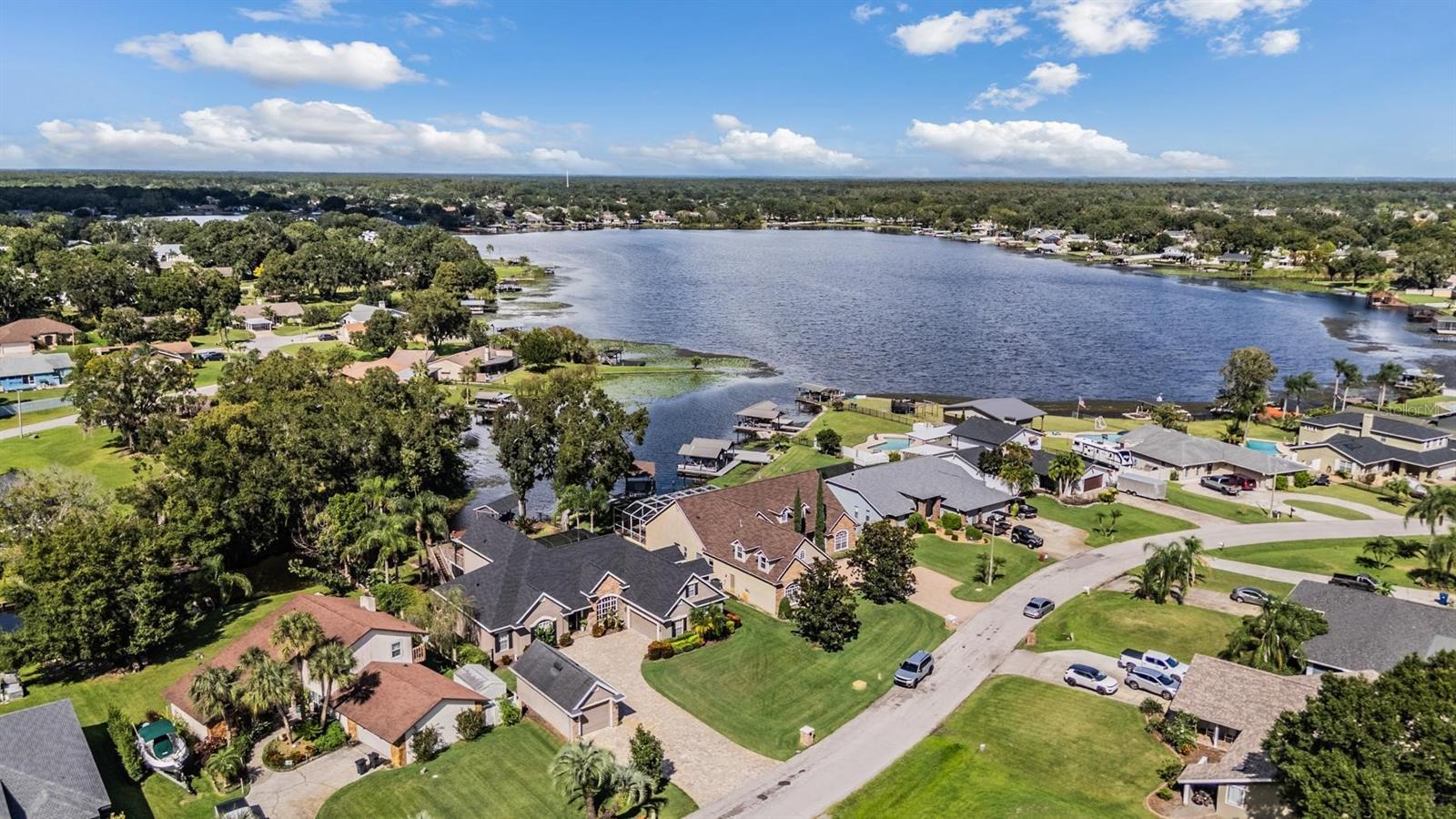 Listing photo id 1 for 22519 Southshore Drive