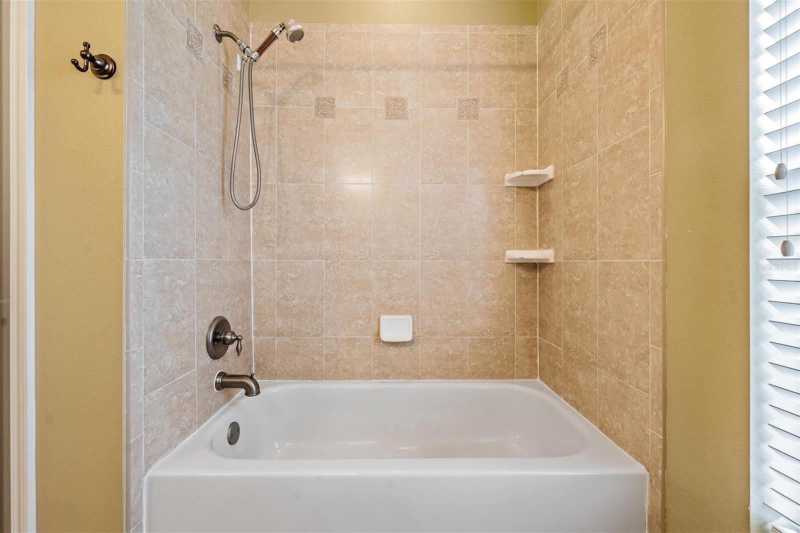 Listing photo id 31 for 22519 Southshore Drive