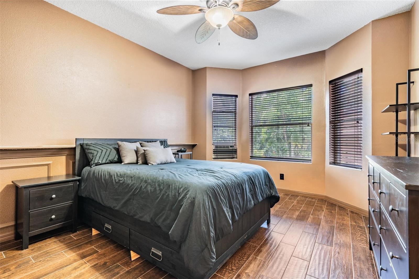 Listing photo id 32 for 22519 Southshore Drive
