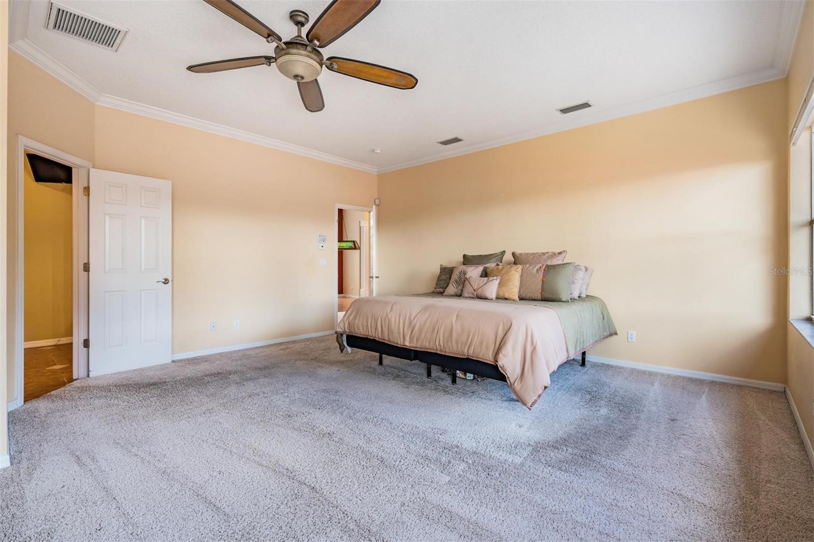 Listing photo id 35 for 22519 Southshore Drive