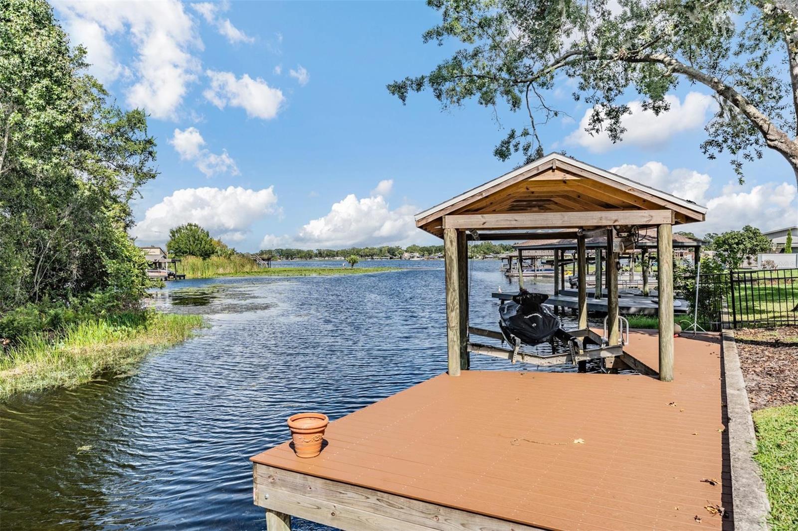 Listing photo id 2 for 22519 Southshore Drive