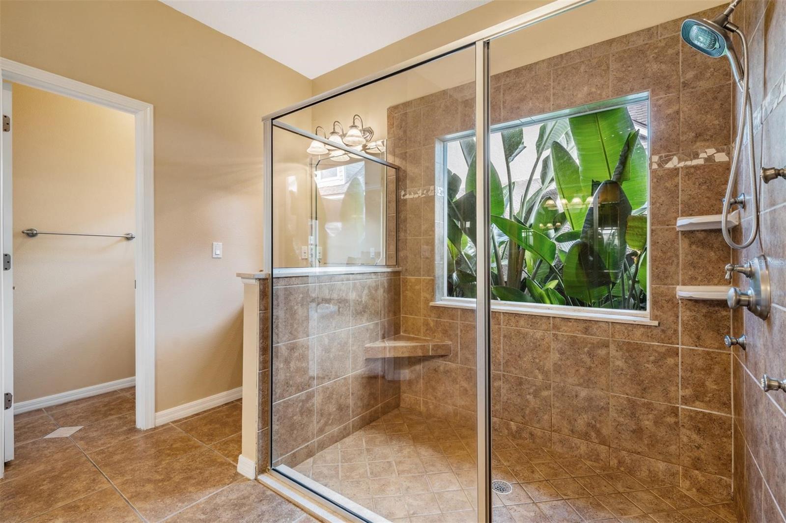 Listing photo id 39 for 22519 Southshore Drive