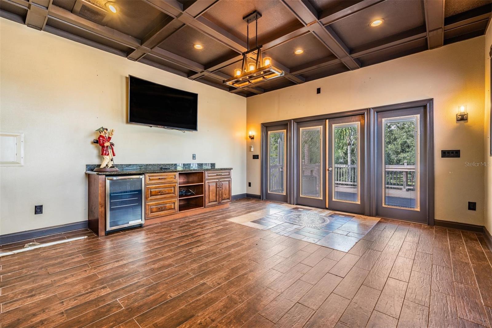 Listing photo id 47 for 22519 Southshore Drive