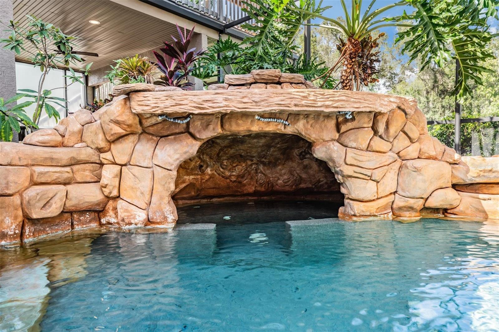 Listing photo id 5 for 22519 Southshore Drive