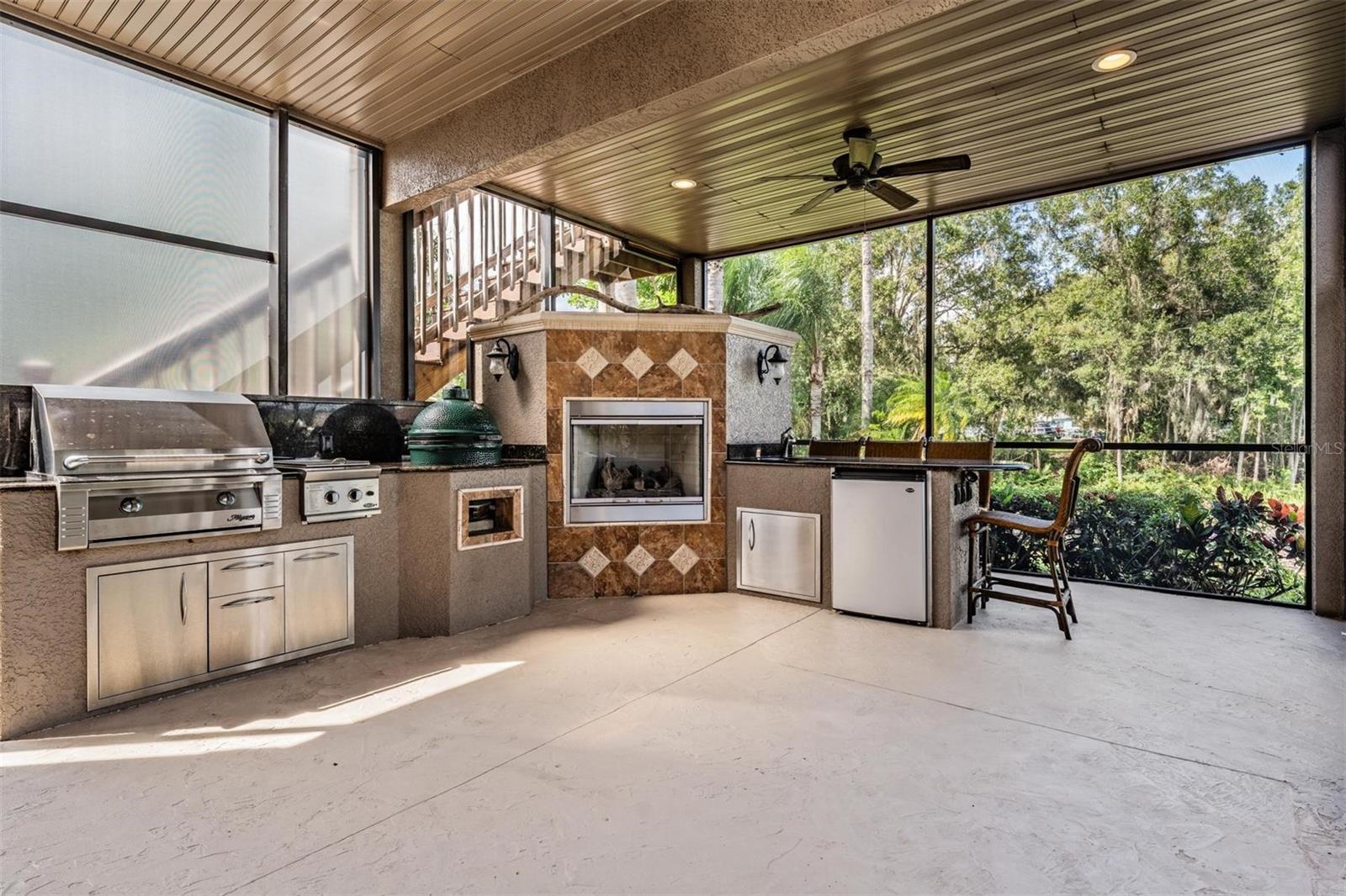 Listing photo id 7 for 22519 Southshore Drive
