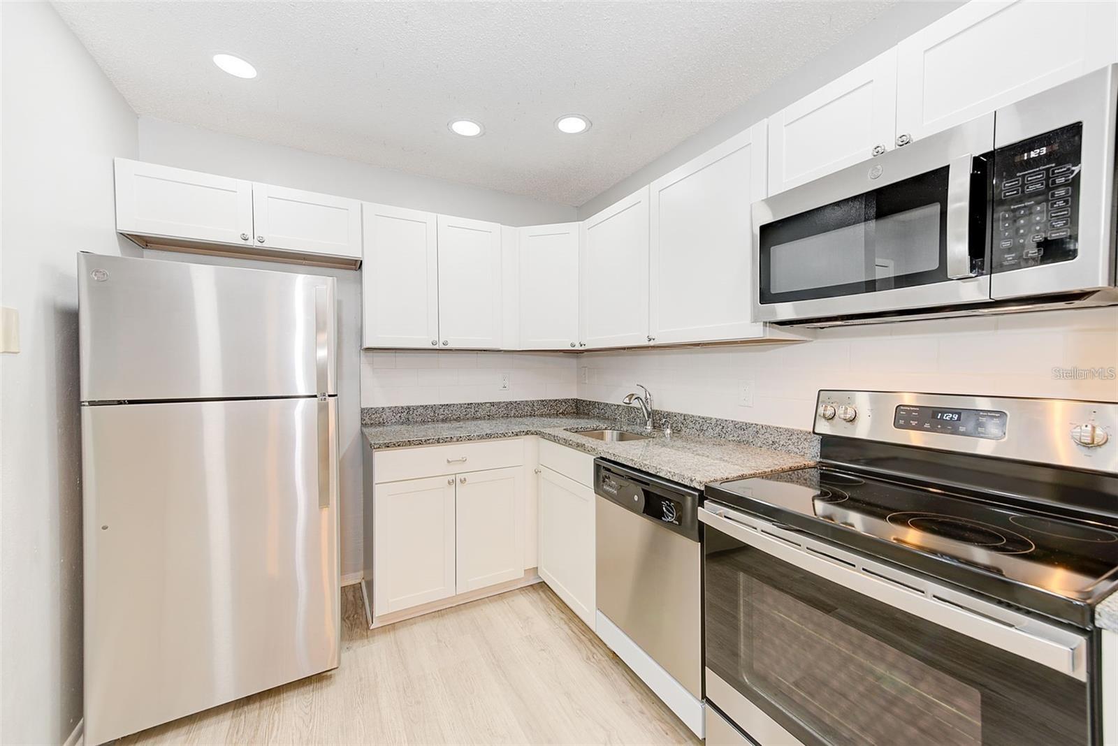 Image 17 of 48 For 3259 Fox Chase Circle N 106