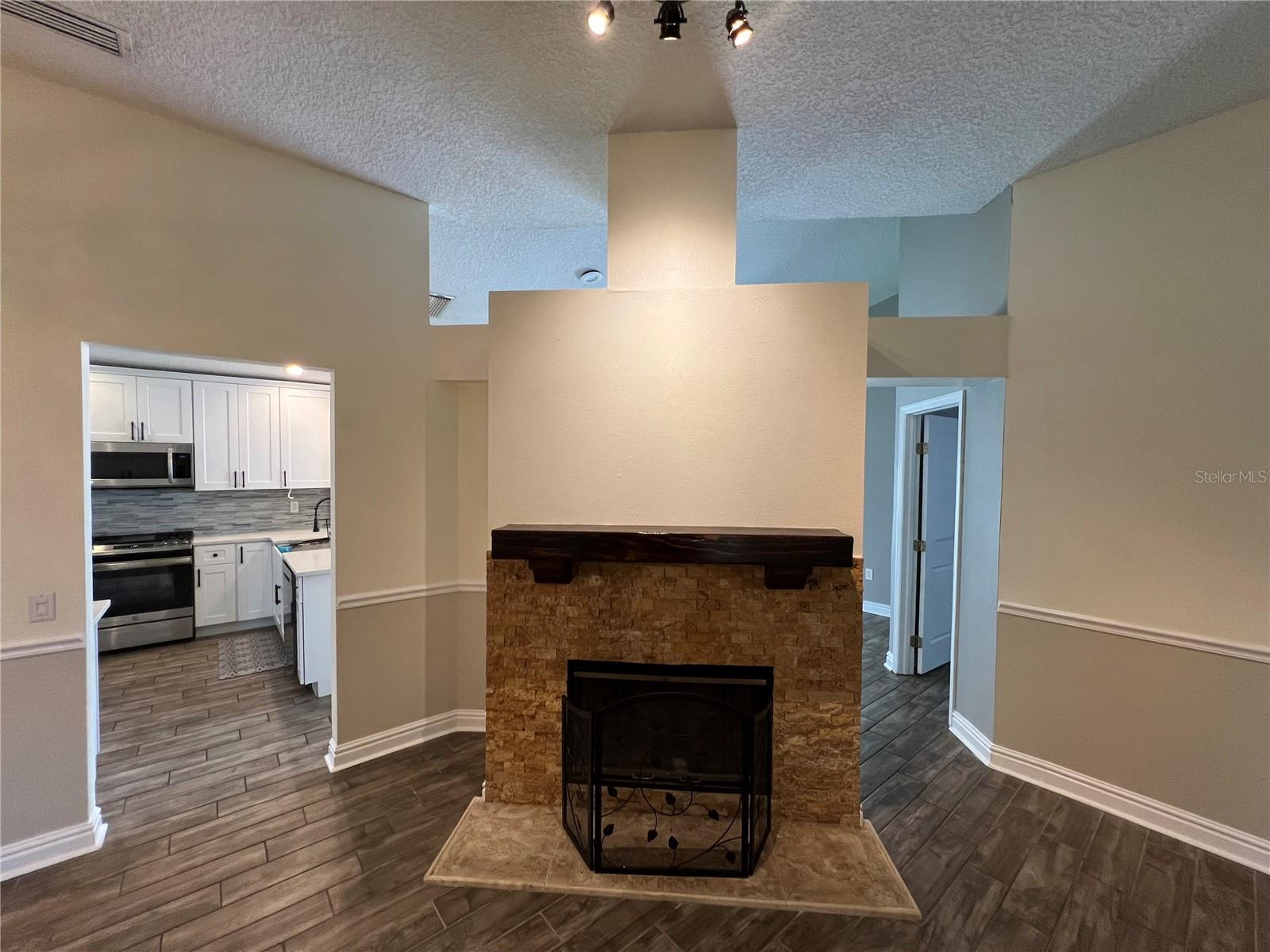 Image 4 of 39 For 8509 Bella Way