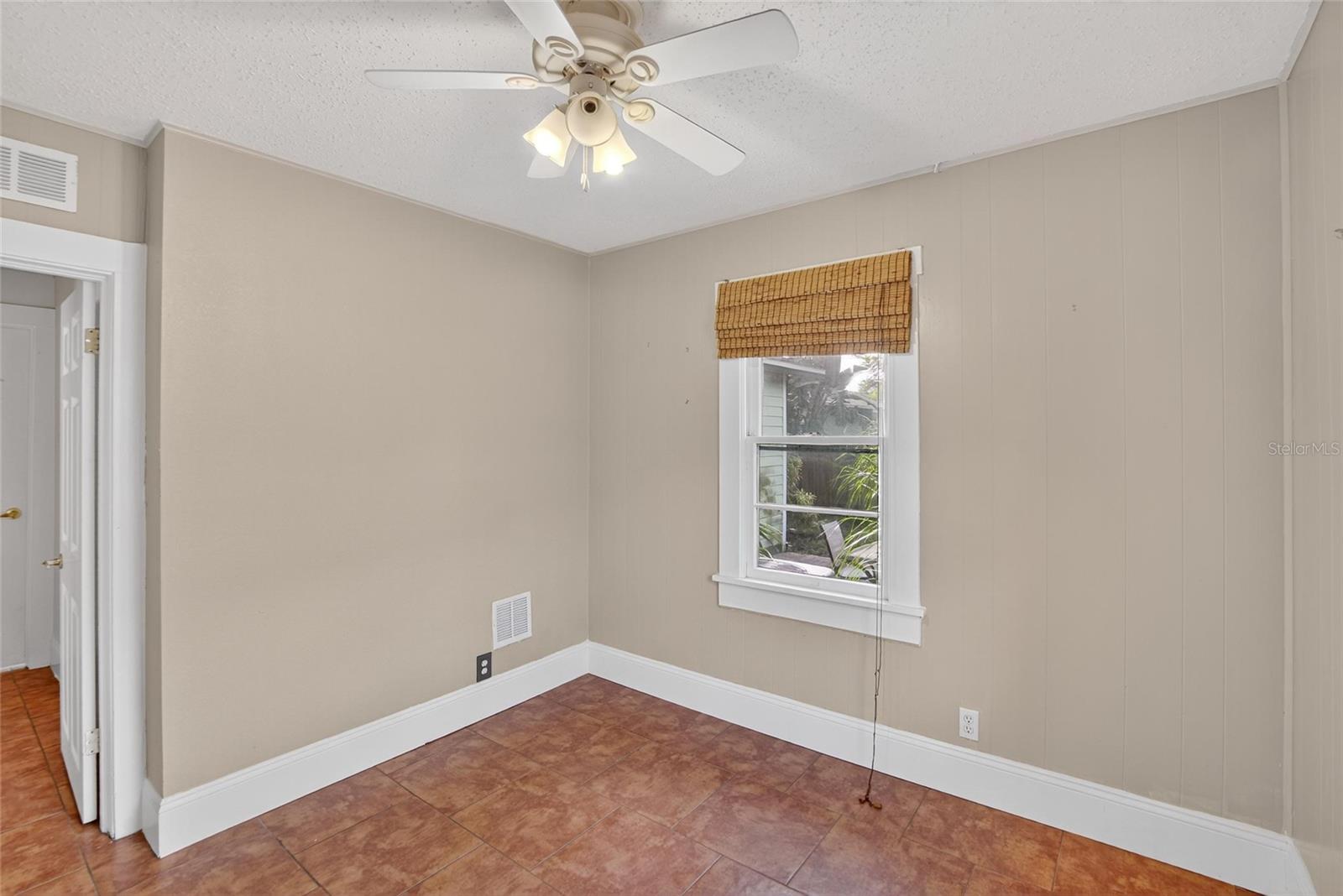 Image 11 of 84 For 1034 27th Street N